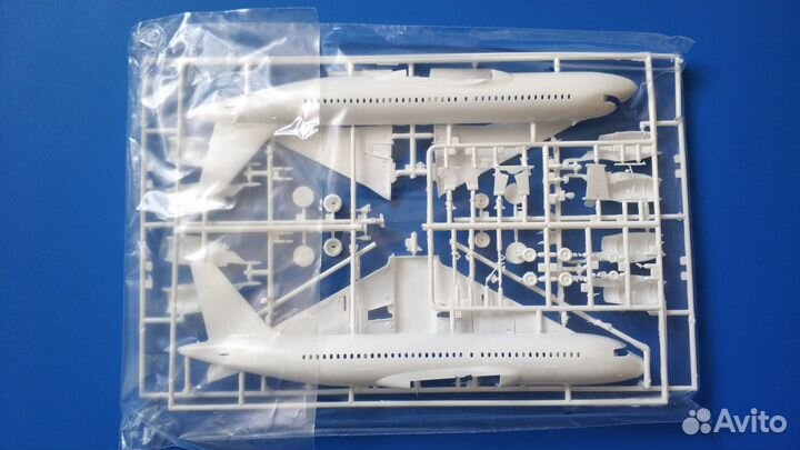 Revell 04272 Airbus A320 Edelweiss Air 1/144