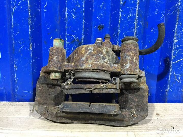 Суппорт передний правый Mazda Familia BHA6R 1.6 B6