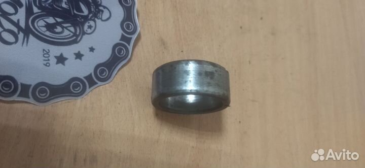 Обоима подшипника вторичного вала на восход