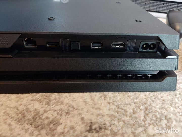 PS4 Pro 1Tb 7208b+2 джоя+игры