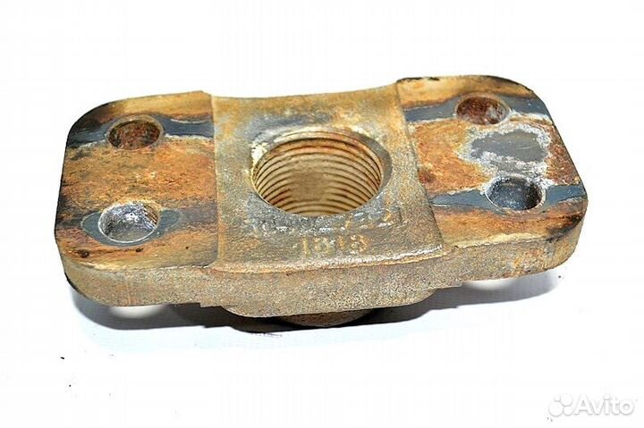 Кронштейн буксирующего крюка, правый iveco Stralis