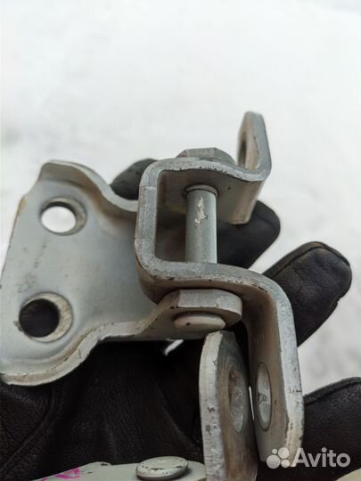 Петли правой двери Toyota Camry