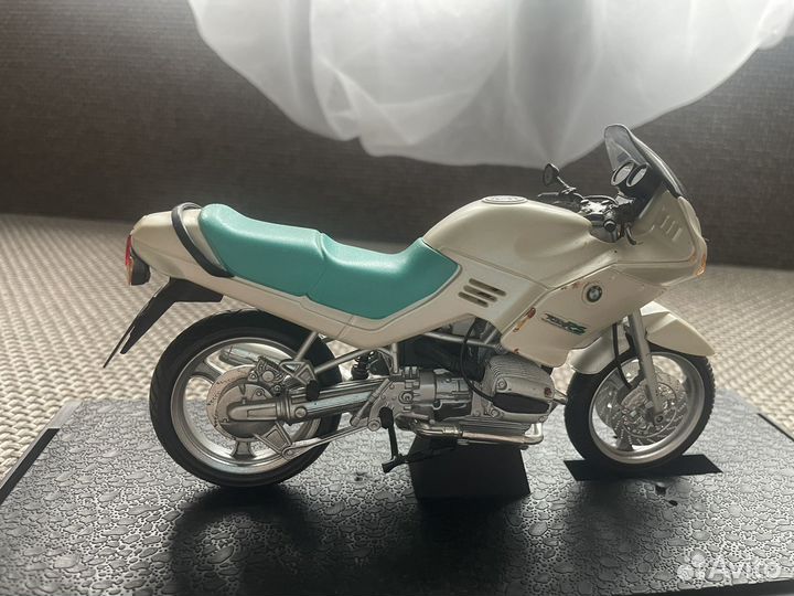 Модель мотоцикла BMW R1100RS Rewell 1:12