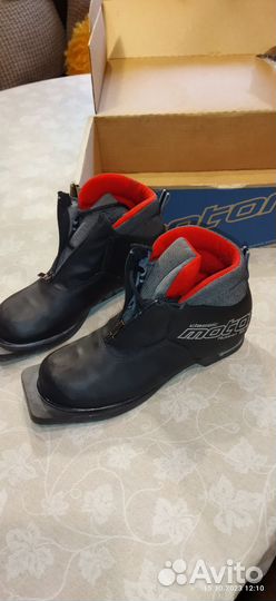 Лыжные ботинки