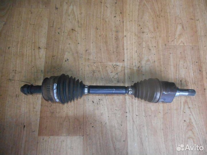 Полуось передняя левая Chrysler Voyager/Caravan 1