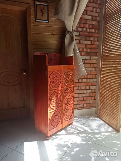 Шкаф резной винтаж