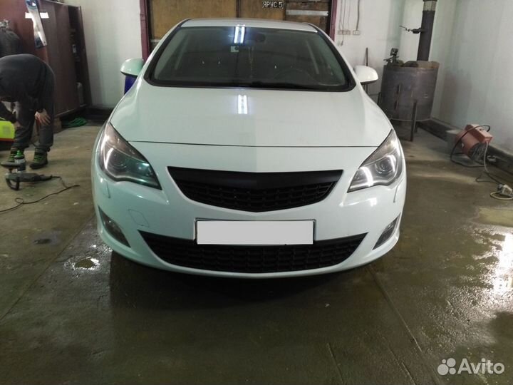 Opel Astra J 5Дв 09-12 Решетка радиатора тюнинг