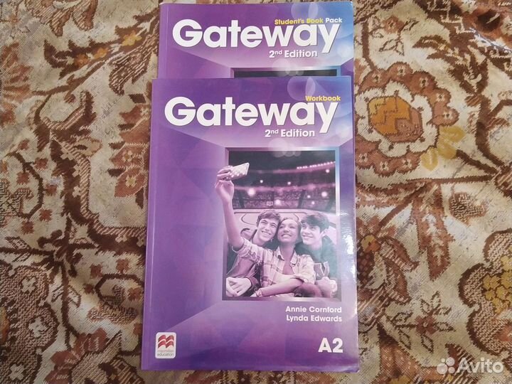 Учебник и тетрадь для изучения английского языка