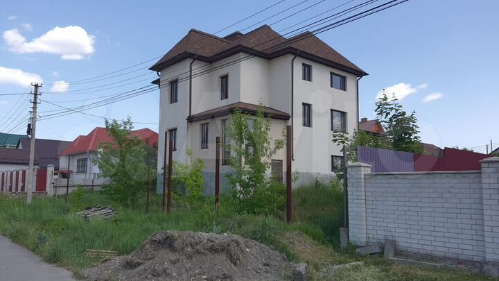 Коттедж 260 м² на участке 10 сот.