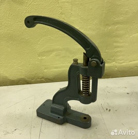 Пресс для установки кнопок и люверсов