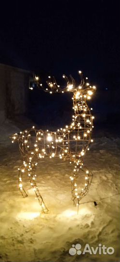 Новогодний олень уличный