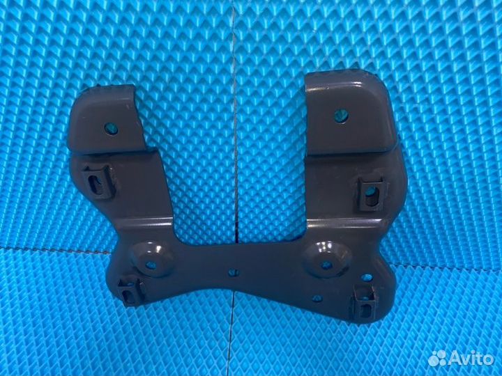 Кронштейн бампера передний правый Sitrak / Howo