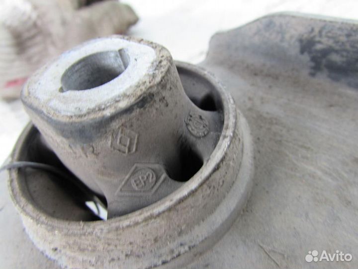 Рычаг передний левый для Renault Fluence 2010