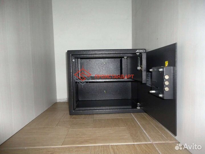 Сейф для пистолетов