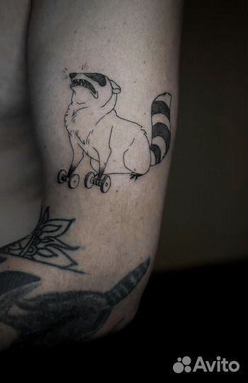 Мастер татуировки