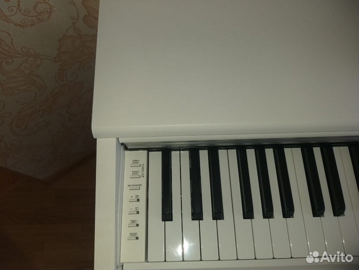Продаётся электронное пианино Yamaha Arius YDP 144