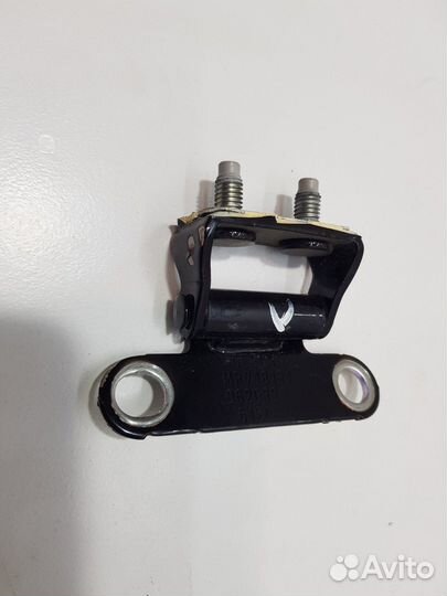 Петля крышки багажника левый (Geely Coolray)