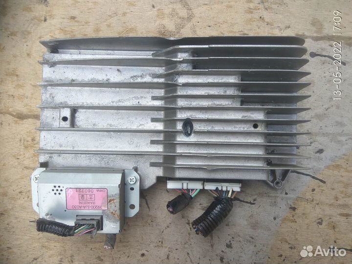 Штатный усилитель звука на Хонда Легенд 2007 года