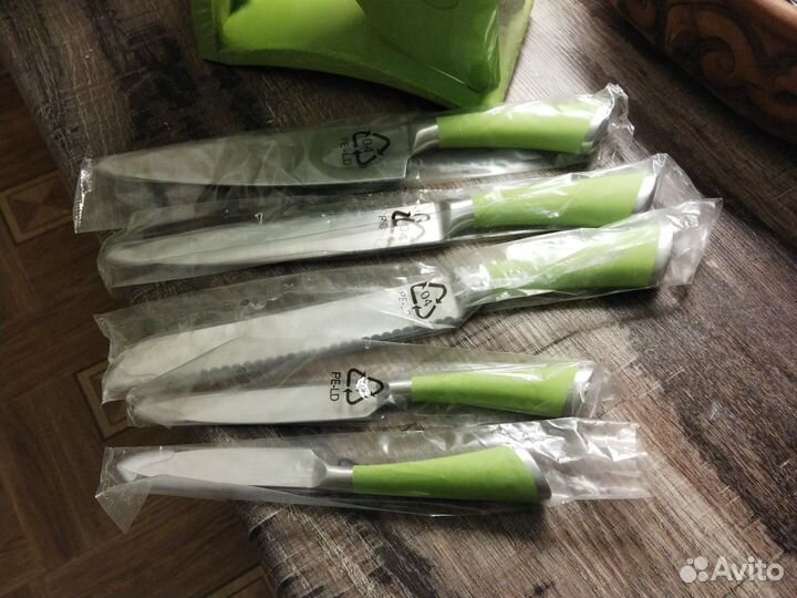 Набор кухонных ножей с подставкой