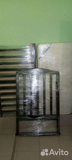 Детская кроватка с матрасом