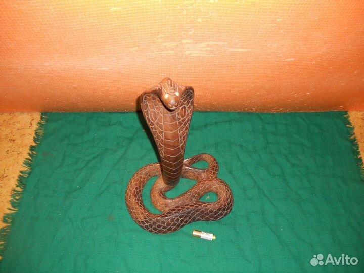 Кобра деревянная змея статуэтка