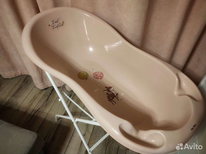 Детская ванночка для купания розовая с подставкой