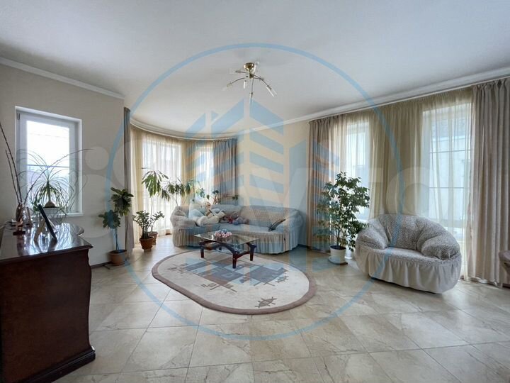 Дом 277,3 м² на участке 5,5 сот.