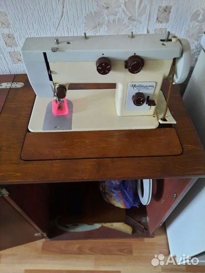Швейная машинка чайка 143