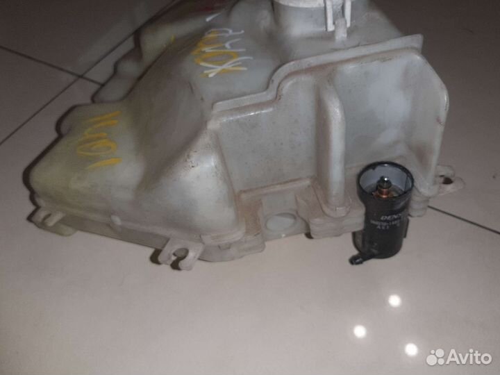 Бачок омывателя Митсубиси Паджеро ио