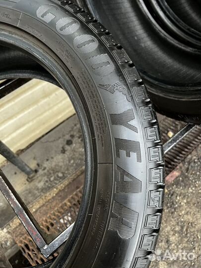 Goodyear EfficientGrip SUV 4x4 235/55 R19 105V