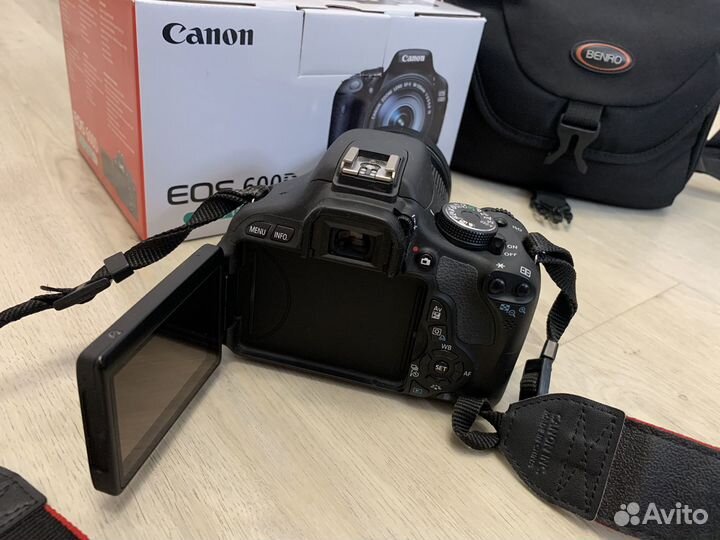 Зеркальный фотоаппарат canon EOS 600D KIT 18-135
