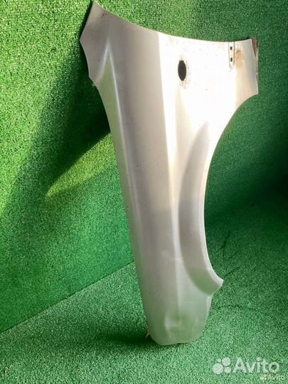 Переднее крыло Chevrolet Evanda