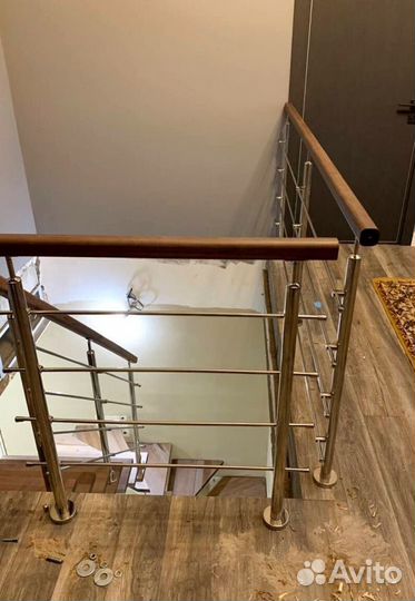 Перила деревянные для лестниц