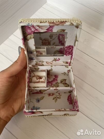 Шкатулочка для ювелирных украшений