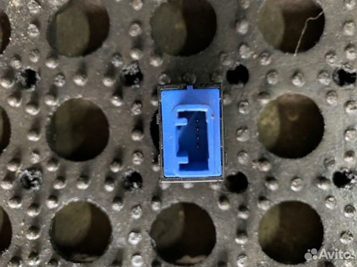 Кнопка курсовой устойчивости Mitsubishi L200 V