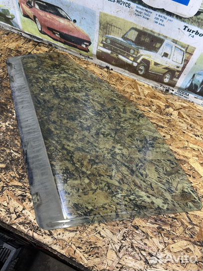 Стекло двери передней левой Датсун Гранта