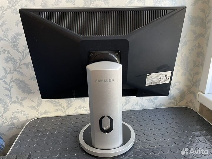 Монитор Samsung 205bw '20