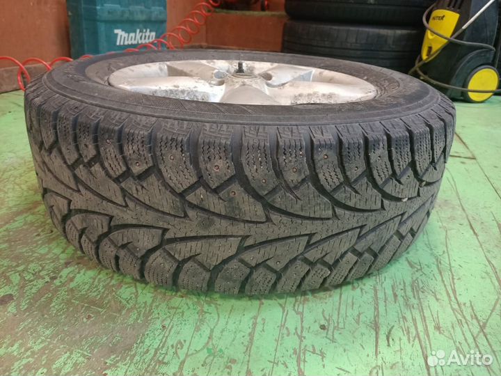 Hankook Winter I'Pike 215/65 R16 98T