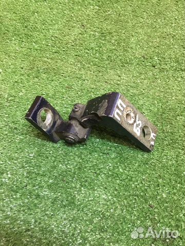 Петля передней правой двери верхняя VW passat b5