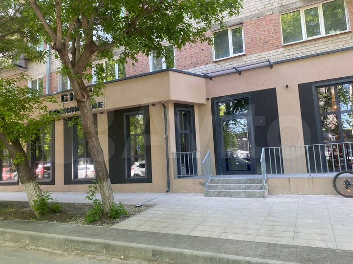 Помещение с арендаторамом, 112 м²