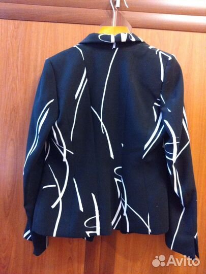 Пиджаки и жакеты женские 46-48