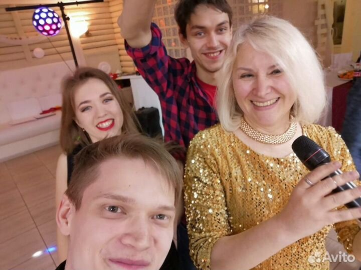 Ведущая (тамада) с Диджеем