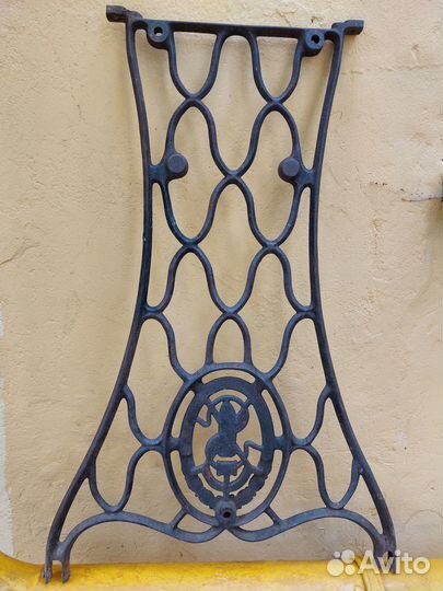 Стойка станины от швейной машины Зингер