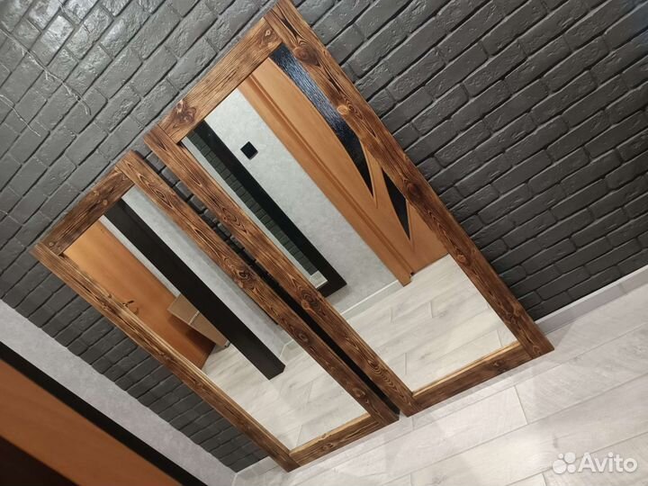 Новые зеркала в деревянной раме