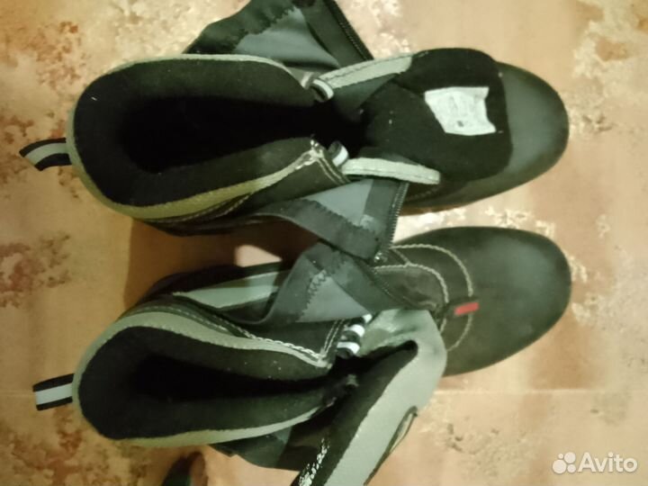 Беговые лыжи деревянные с ботинками