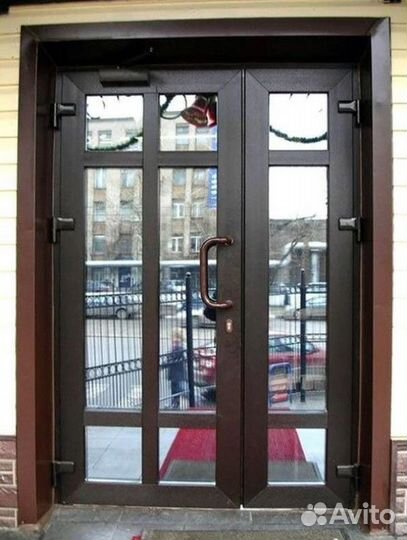 Пластиковые двери с установкой. Входная группа