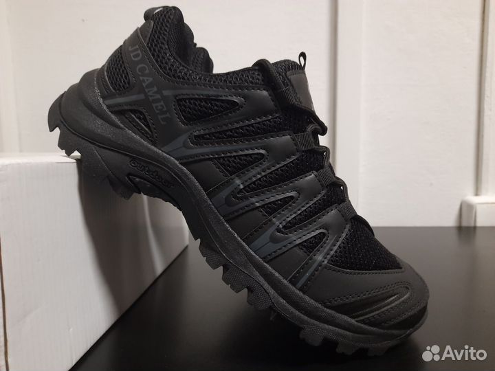 Треккинговые кроссовки