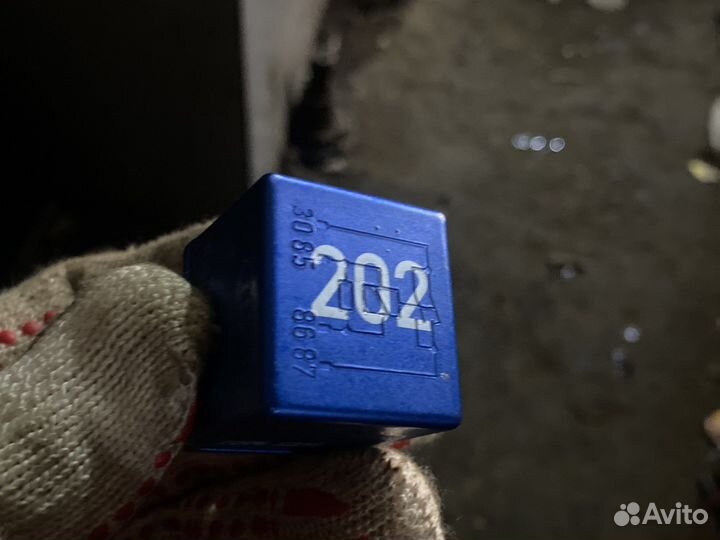 Реле бензонасоса VAG 8A0951253