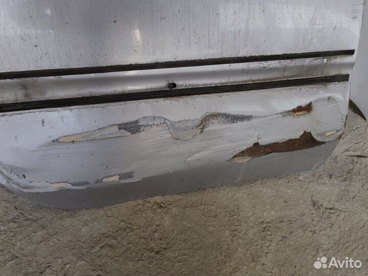 Дверь боковая задняя правая Mitsubishi Carisma