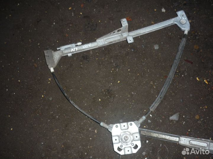 Стеклоподъемник мех. передний левый Ауди 80
